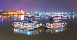 Nghe ca Huế trên sông Hương là trải nghiệm không nên bỏ qua khi đến Huế du lịch