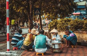 Nét hiền hòa cúa con người Huế còn được thể hiện trong cách ứng xử và sinh hoạt hằng ngày