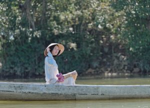 Người Huế luôn mang trong mình sự hoài niệm sâu lắng và tình yêu tha thiết dành cho quê hương