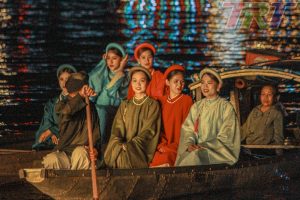 Người Huế nói chuyện nhỏ nhẹ do chịu ảnh hưởng từ môi trường thiên nhiên của vùng đất cố đô