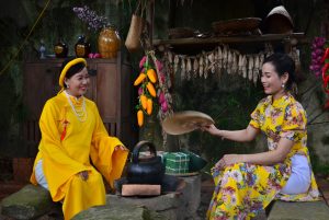 Người Huế trong giao tiếp thường nhẹ nhàng, có chừng mực