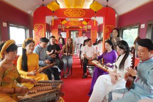 Nhiều người cho rằng Huế buồn vì thiếu giải trí hiện đại, nhưng thực tế nơi đây có đời sống văn hóa rất phong phú